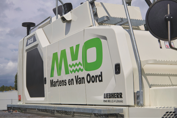 Über Martens en Van Oord